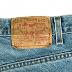 Vintage Levis 560 Jeans Blue Loose Tapered Light Wash USA 90s Mens 37x27