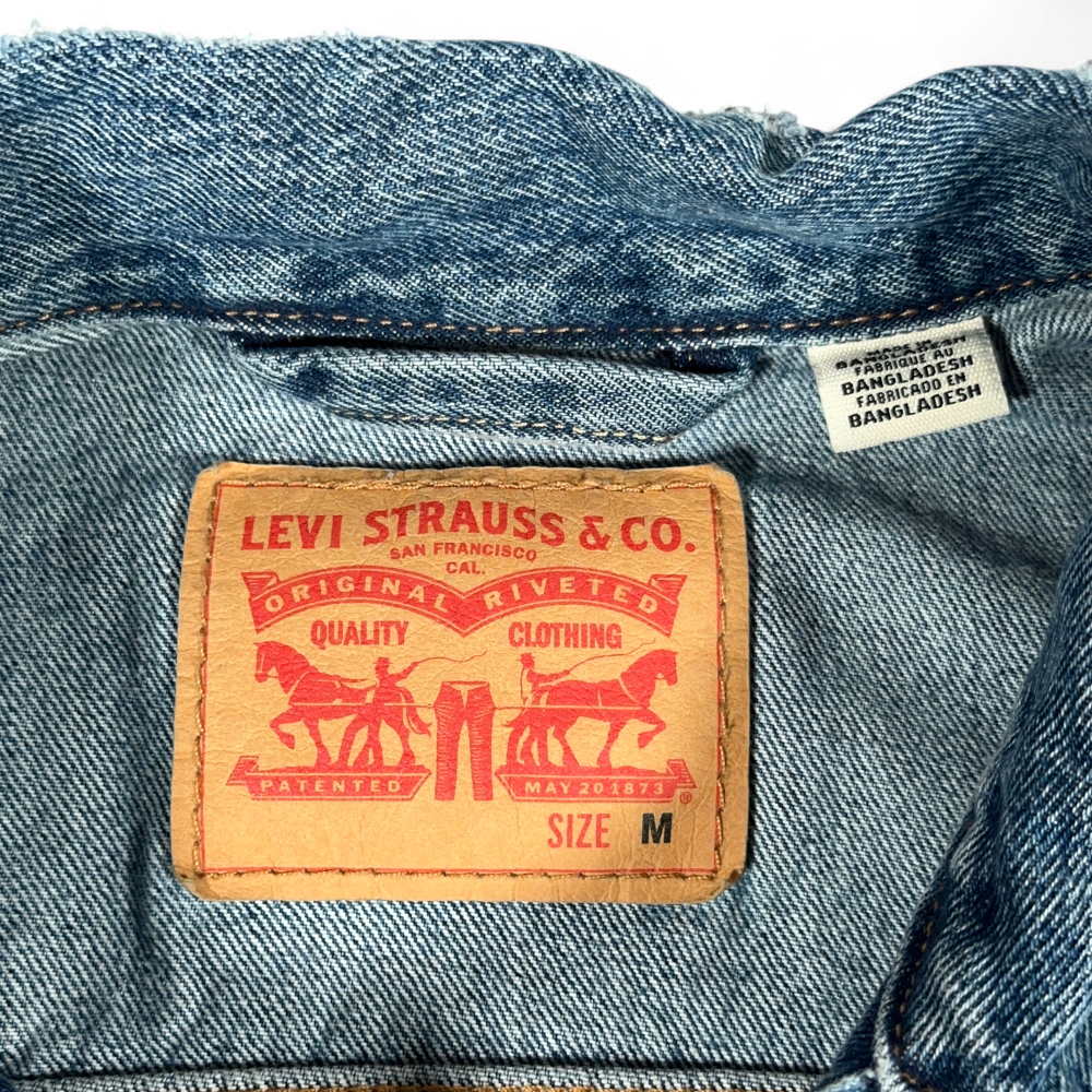 Levis Jean Jacket Adult MEDIUM Blue Cotton Denim Medium Wash Trucker Distressed-4 Levis Jean Jacket Adult MEDIUM Blue Cotton Denim Medium Wash Trucker Distressed