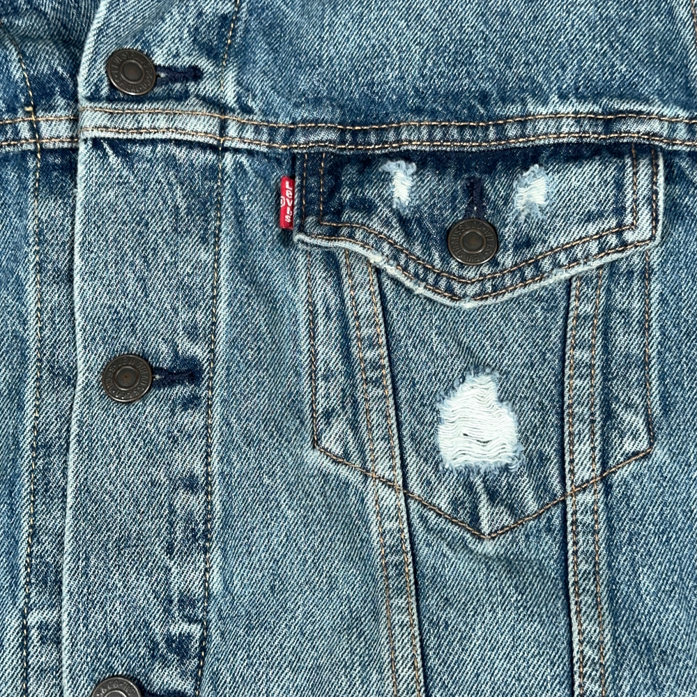 Levis Jean Jacket Adult MEDIUM Blue Cotton Denim Medium Wash Trucker Distressed-5 Levis Jean Jacket Adult MEDIUM Blue Cotton Denim Medium Wash Trucker Distressed