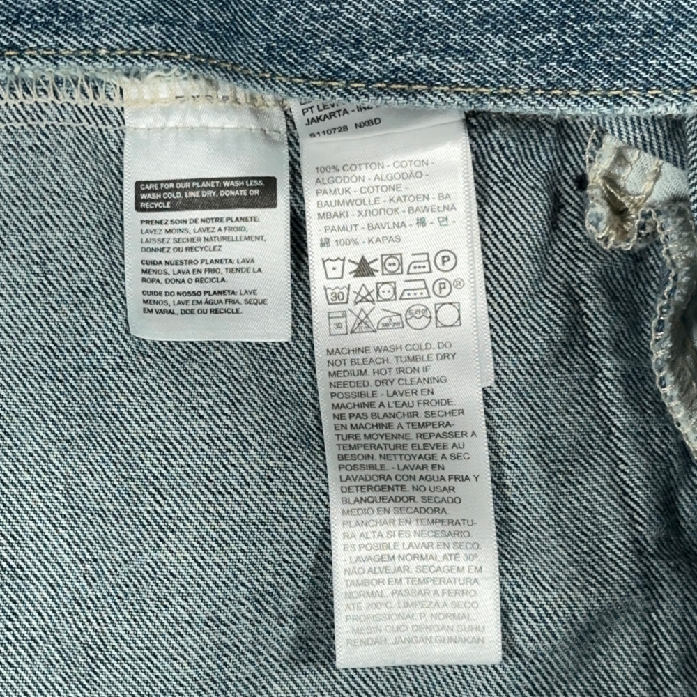 Levis Jean Jacket Adult MEDIUM Blue Cotton Denim Medium Wash Trucker Distressed-8 Levis Jean Jacket Adult MEDIUM Blue Cotton Denim Medium Wash Trucker Distressed