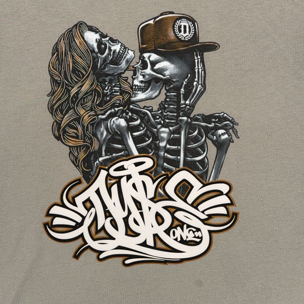 DyseOne Shirt Adult MEDIUM Gray Skeleton Couple Graffiti Streetwear Tattoo-2 DyseOne Shirt Adult MEDIUM Gray Skeleton Couple Graffiti Streetwear Tattoo