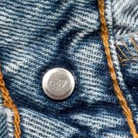 Vintage Levis Shorts Womens 32 Blue Jean Cotton Denim Low Rise Side Slits 90s
