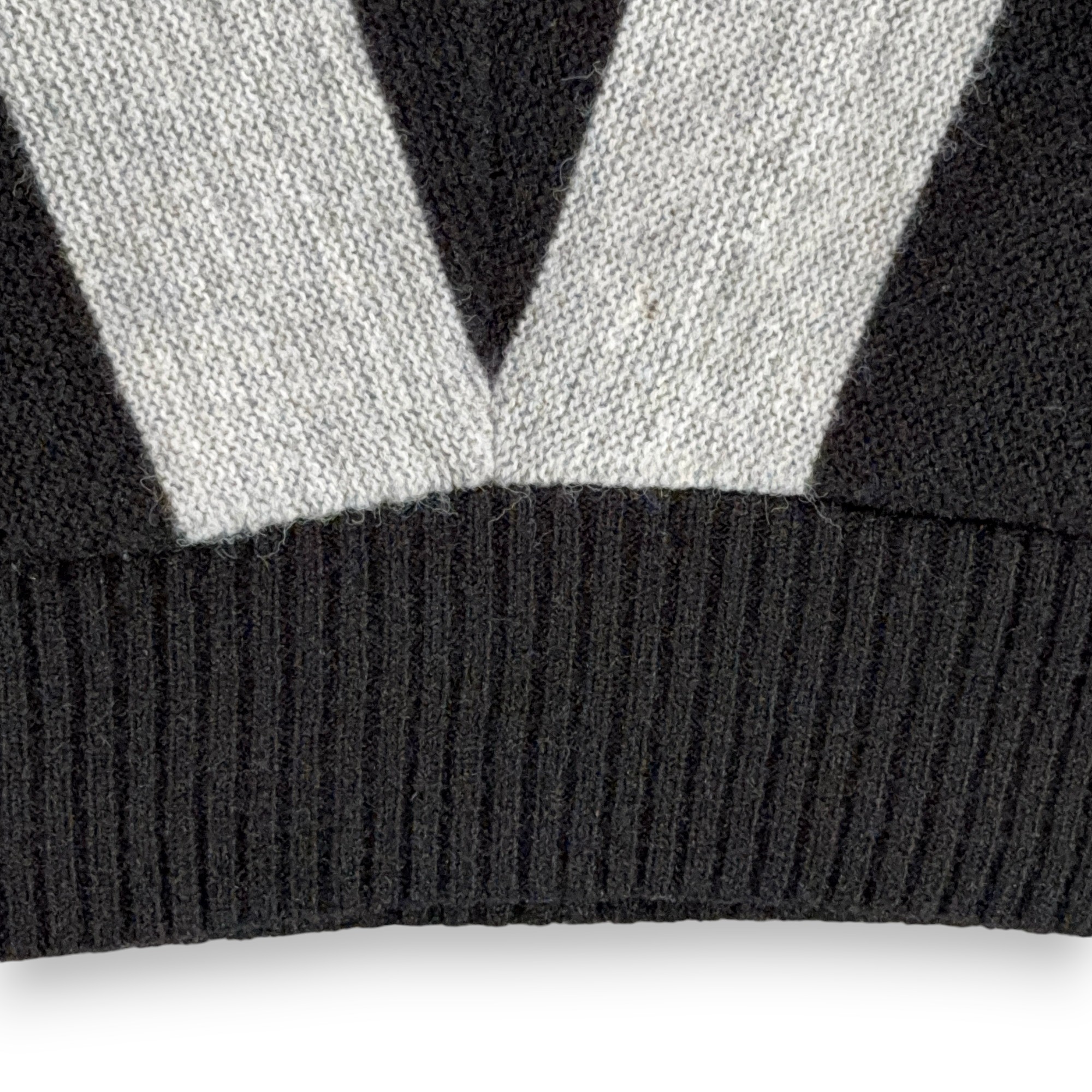 Vintage Aldens Sweater Adult LARGE Black Red V Stripe Chevron Mod Orlon USA 60s-6 Vintage Aldens Sweater Adult LARGE Black Red V Stripe Chevron Mod Orlon USA 60s